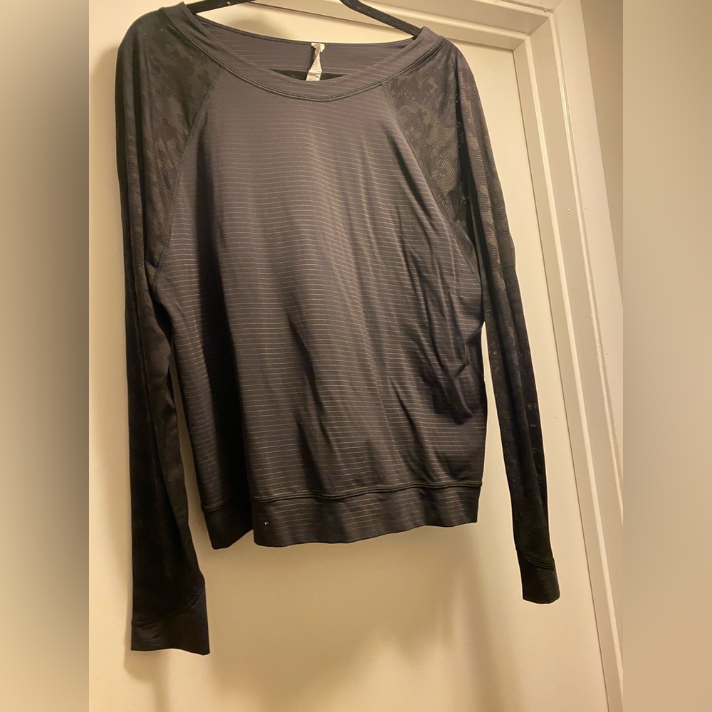 Lululemon pullover long sleeve shirt